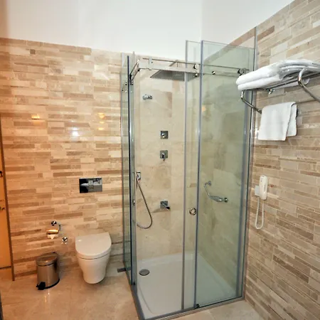 Levante 4*